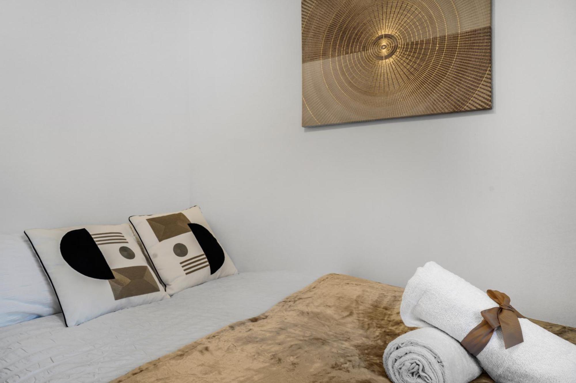 Station & Shops 3Min Walk I Heathrow 15 Mins I X2 Ensuites I Parking X2 Langley Marish Kültér fotó